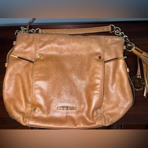 Michael Kors soft tan leather purse/shoulder bag w lots of zippers inside & out!